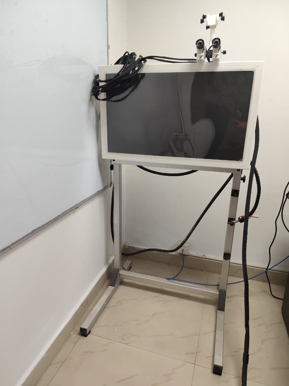Eye tracker